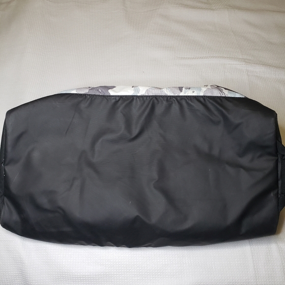 *SOLD* Nike Brasilia Training Duffel Gym Basketball Soccer Sports Bag Camouflage - Picture 9 of 9